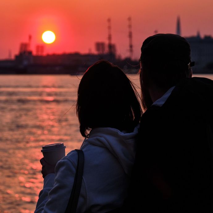 Sizden 10 yaş büyük biri ile sevgili olur musunuz?