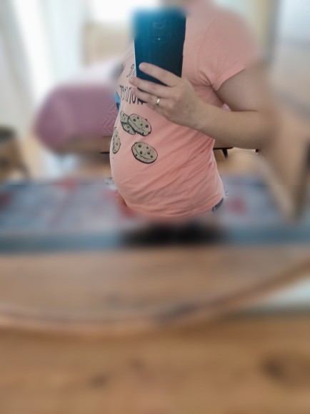 İki aylık hamileyim. Karnım çok mu büyük duruyor sizce?