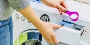 Ön işlemden sonra çamaşır makinesinde giysimizi yıkayalım.