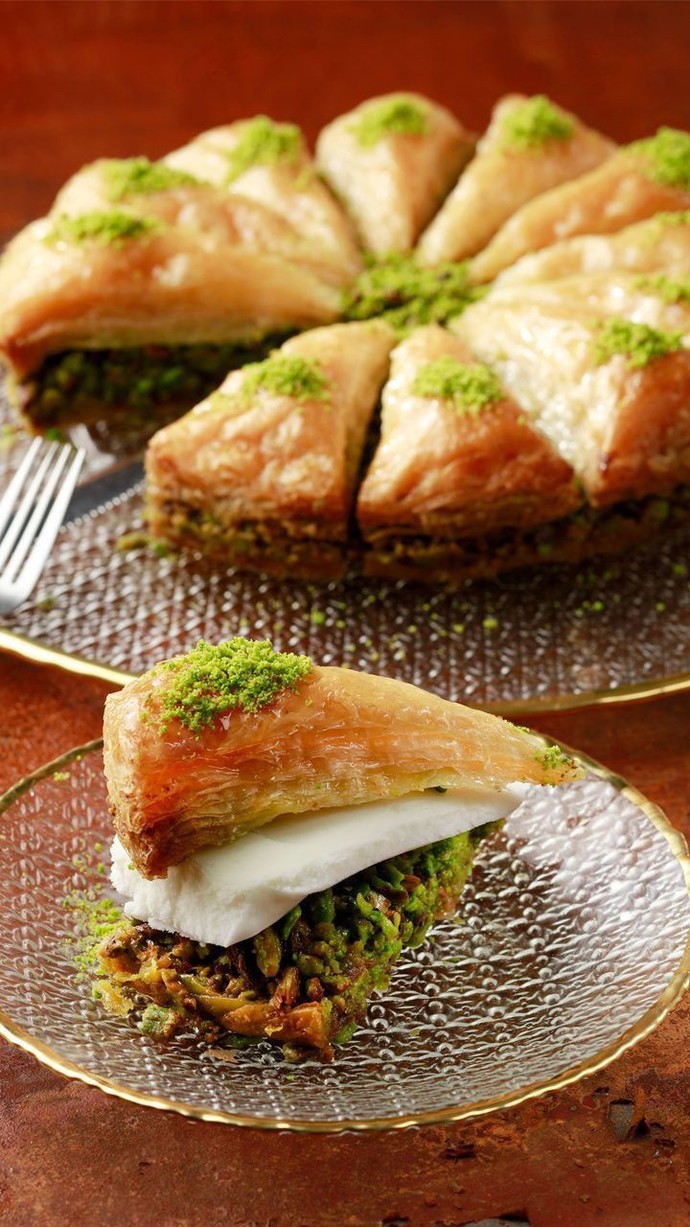 Baklava fıstıklı mı yoksa cevizli mi olur?