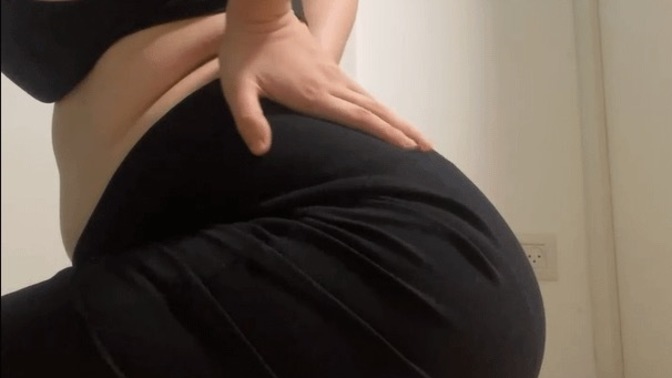 Bir kız neden böyle poz verir Allah aşkına nedir bu ya çok saçma değil mi?