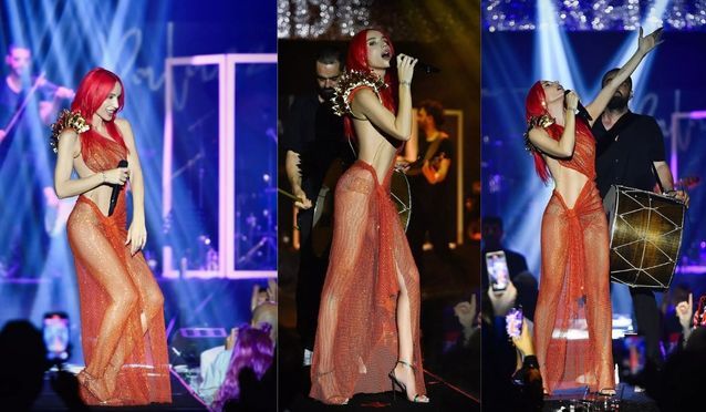 İstanbulda bir mekanda konser veren #Gülşen kırmızı transparan elbisesiyle dikkat çekti. Sahne kostümleriyle adından söz ettiren Gülşenin elbisesini nasıl buldunuz?