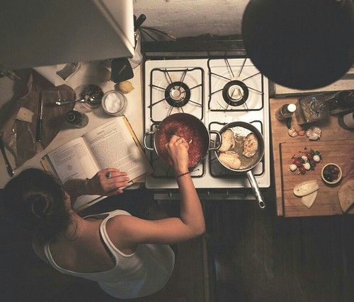 Evde yemek yapmaya üşendiğim için sürekli dışarıdan söylüyorum. Siz ev yemeği mi yoksa dışarıdan söylemeyi mi tercih ediyorsunuz?