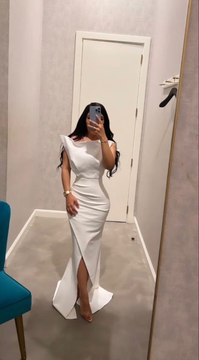 Bu beyaz elbise güzel mi sizce?