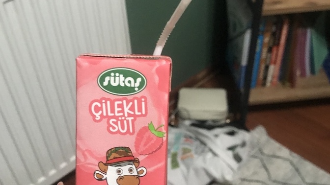 Kim çilekli sütü sever?