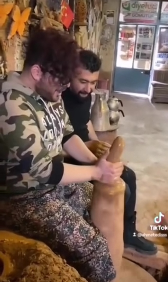 Sizce kadınlar mı daha sanatsal ruhlu oluyor yoksa erkekler mi? Sizin elinize kil çamuru verselerdi siz ne yapmak isterdiniz?