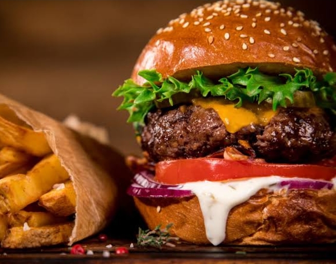 Bir oturuşta kaç büyük boy hamburger yiyebilirsiniz?