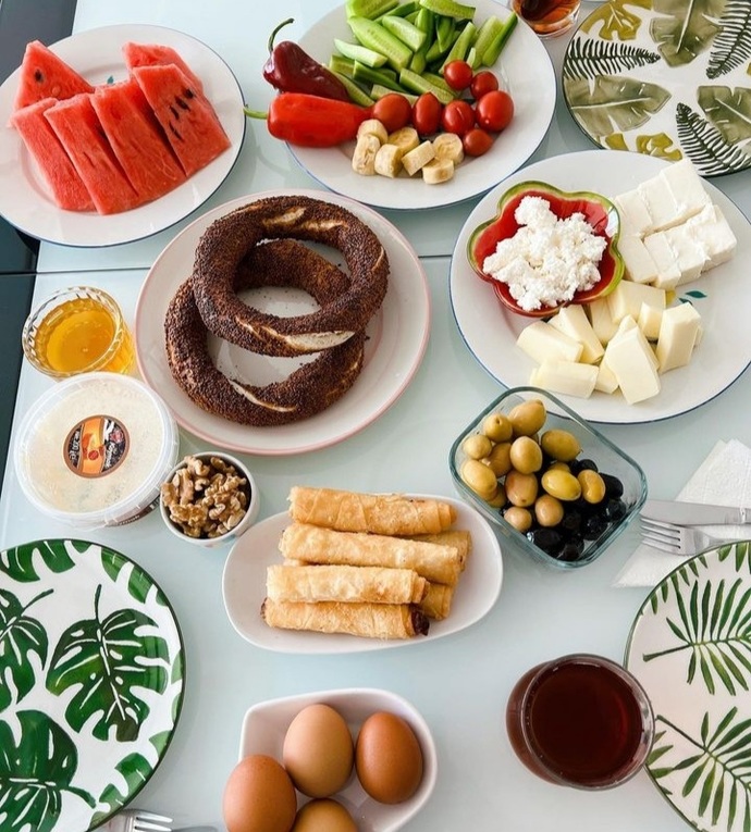 Yaz kahvaltılarında sofrada en çok ne görmeyi seversin😍😋 ?