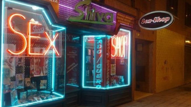 Erotik shopta işe başladım, bunu çevreme nasıl söyleyebilirim?