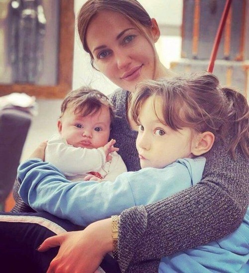Sizin güzellik algınıza göre: Meryem Uzerli mi daha güzel, Fahriye Evcen mi?
