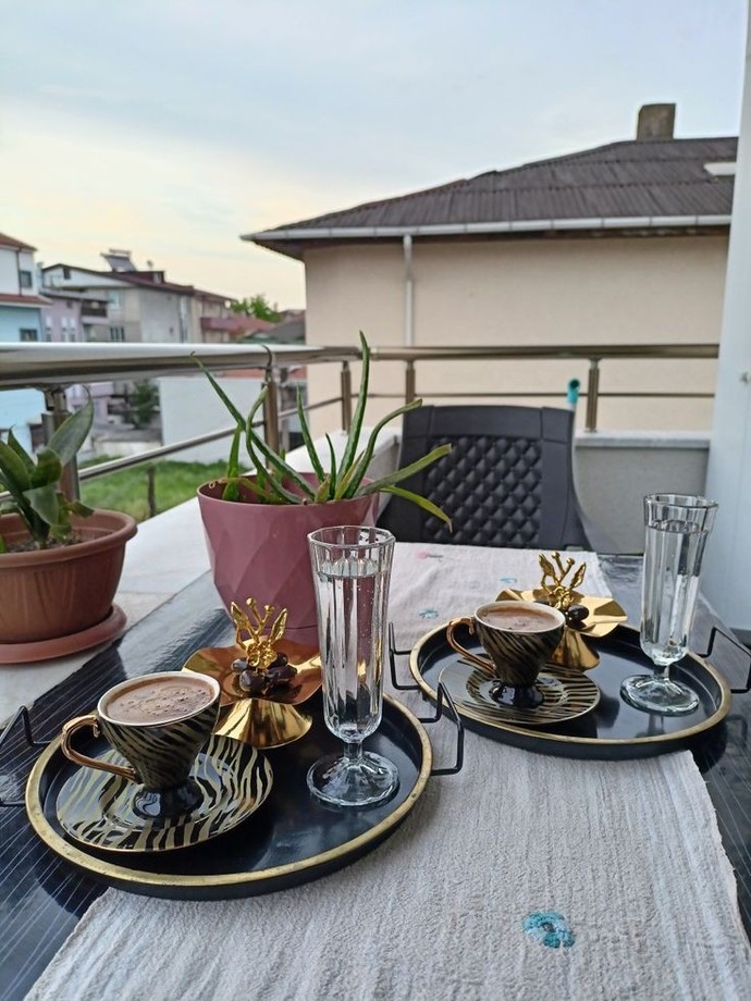 Yağmuru izlerken hangi içecek iyi gider?