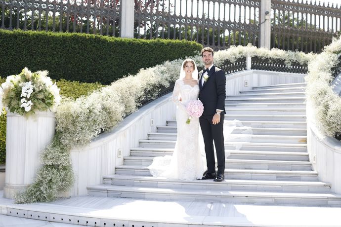 Eda Ece ve Buğrahan Tuncer çifti evlendi. Zuhair Murad tasarımlı gelinliği nasıl buldunuz?