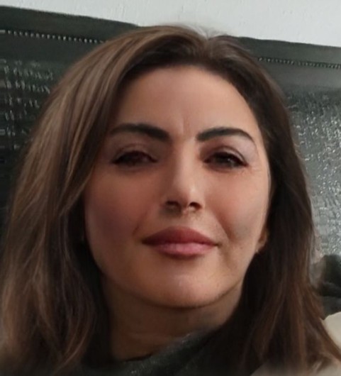 Sizce bu hatun güzel mi çirkin mi?