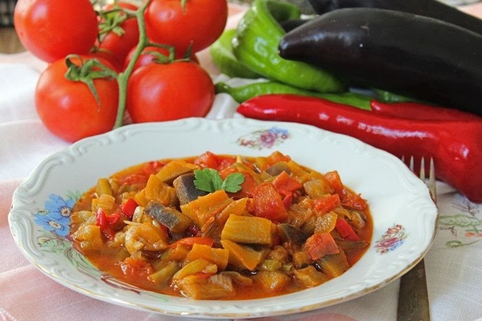 Ertesi güne kalınca tadı daha da artan yemek/tatlı var mı?