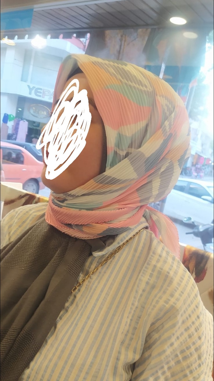 Bu takıma bu renk eşarp olur mu?