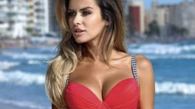 Eşime bu yaz tatili için bikini alacağım sizce hangisini tercih etmeliyim? Biraz basenli olduğu için seçemedim?