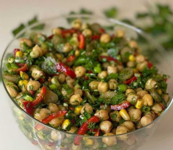 Seni mutlu edecek salatanın en vazgeçilmez ilk üç malzemesi sence hangileri olmalı?