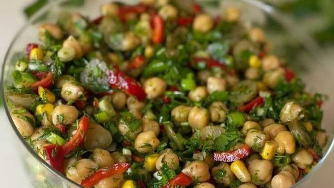 Seni mutlu edecek salatanın en vazgeçilmez ilk üç malzemesi sence hangileri olmalı?