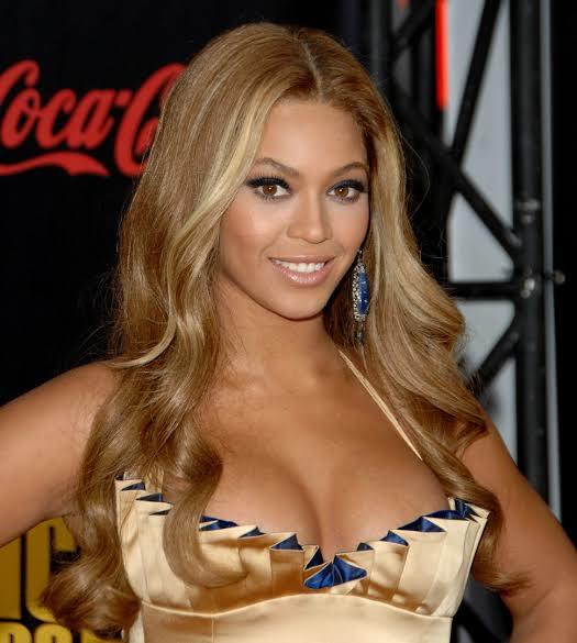 Gençlik yıllarında Shakira mı yoksa Beyonce mi daha güzeldi?