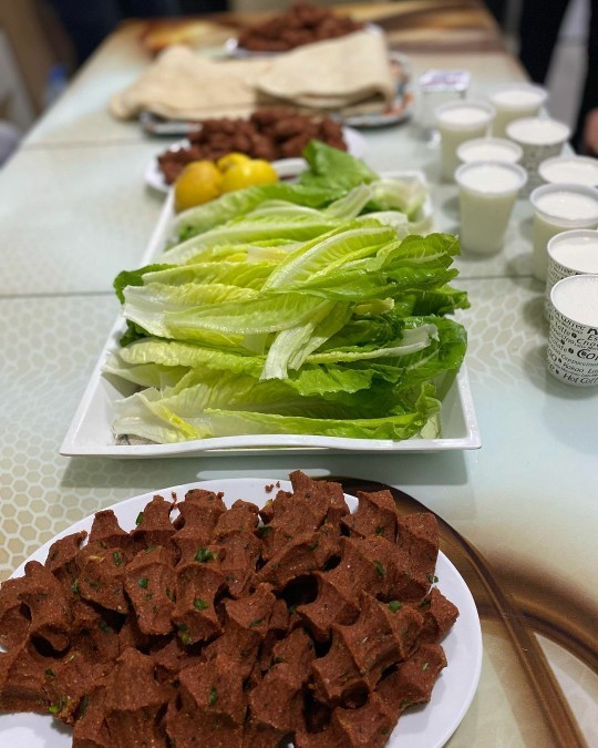 Şu an olsa da yesek dediğin bir yiyecek var mı?