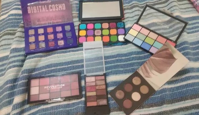 Renkli far paketleri mi yoksa nude far paletleri mi kullanıyorsunuz?