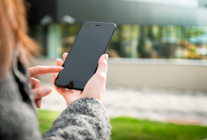 Dışarıda Telefonunuzu kullanabilir miyim? diyen birine cevabınız ne olur?