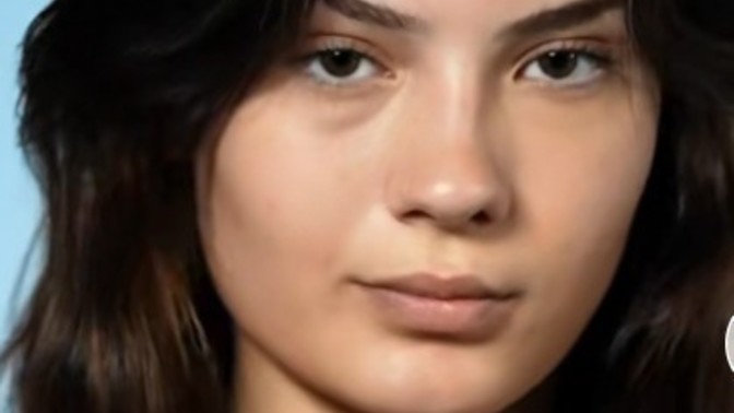 Petek makyajsızken de güzel mi?
