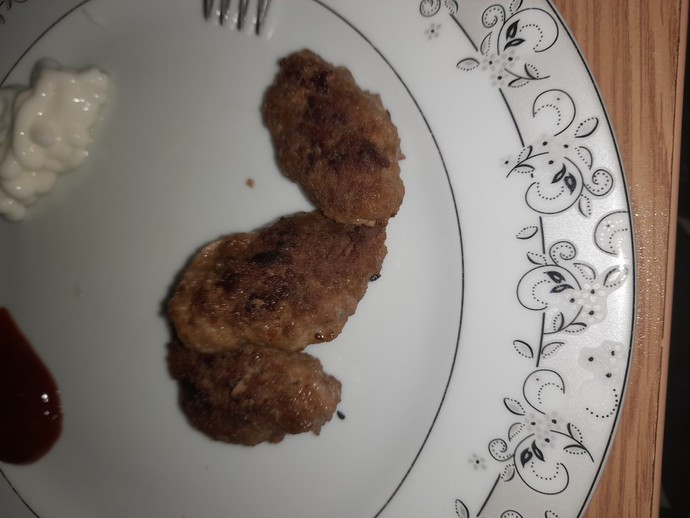 Dün az pişmiş köfte yedim bir şey olur mu?
