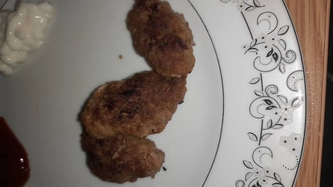 Dün az pişmiş köfte yedim bir şey olur mu?