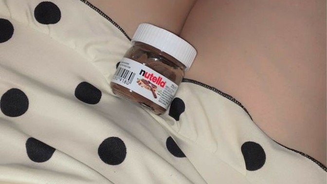 Bu çikolata ile kahvaltımı yapacağım şimdi, siz?