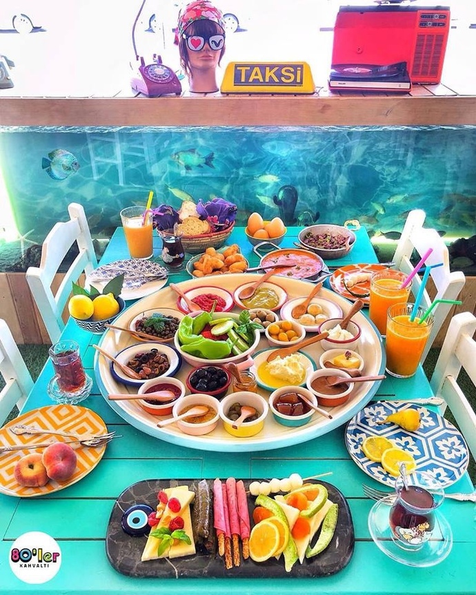 Günaydın arkadaşlar😇 Haftasonlarının vazgeçilmezi uzun kahvaltılardır. Peki kahvaltıda olmazsa olmaz dediğiniz nedir?