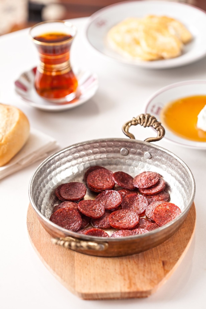 Günaydın arkadaşlar😇 Haftasonlarının vazgeçilmezi uzun kahvaltılardır. Peki kahvaltıda olmazsa olmaz dediğiniz nedir?