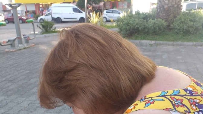 Yabancılar bu saça kestane rengi dedi. Bence bu saç neredeyse sarı. Sizce ne renk?