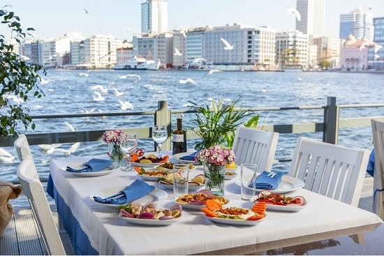 Hayalinizdeki romantik akşam yemeği nasıl olmalı?