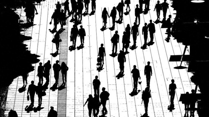 İnsanlar günümüzde gerçek duyguları hissediyorlar mı, yoksa sadece olması gereken duyguyu mükemmelen yansıtmaya mı çalışıyorlar?