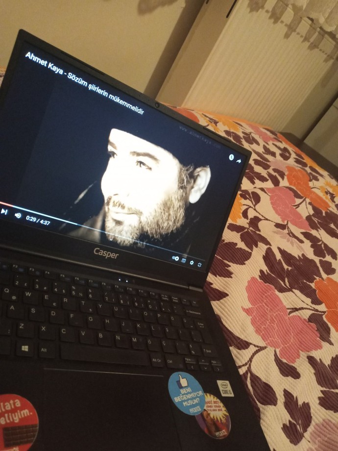 Eski şarkılardan hangilerini dinlersiniz😌😀💕?