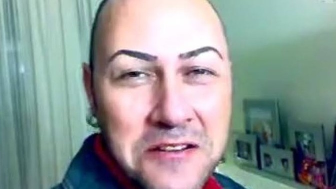 Kaşlarını alan erkekler? Erkekler kaşlarını almalı mı?