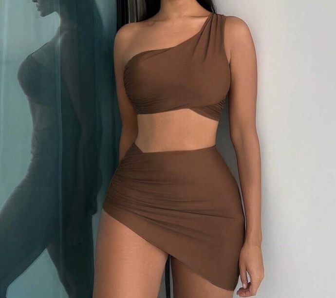 Deniz için hangi bikini daha güzel?