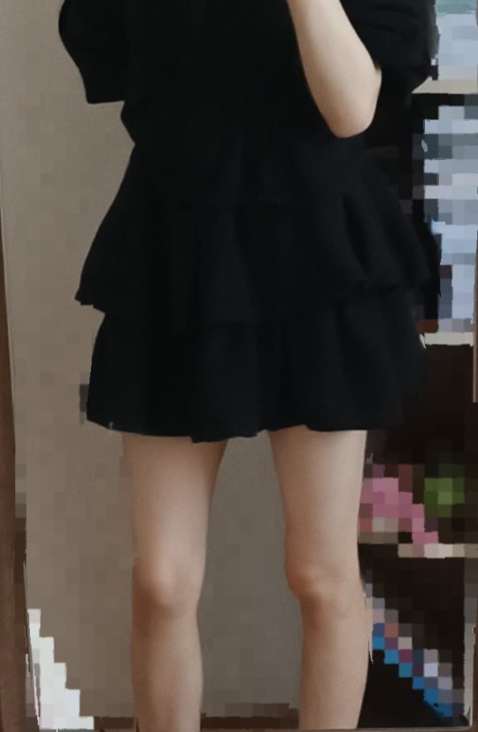 Bu etek sizce çok mu kısa?