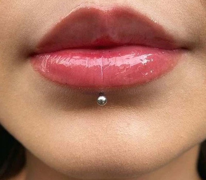 Bu şekil alt dudak piercingleri hakkında ne düşünüyorsunuz?