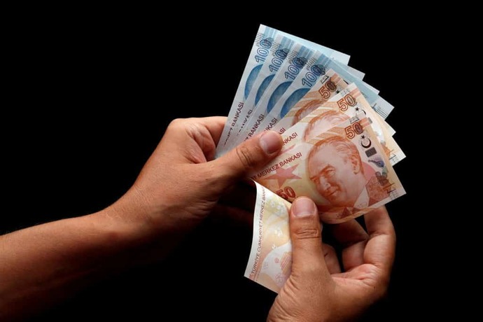 Asgari ücrete yapılan zam, daha cebe girmeden bir haftada 45 dolar eridi. Siz bu konuda ne düşünüyorsunuz?
