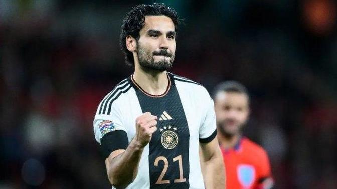 Ilkay Gündoğan Barcelona'da forma giyen 5'inci türk diye haber yapan elin almanını yücelten medyamız hakkında ne düşünüyorsunuz?