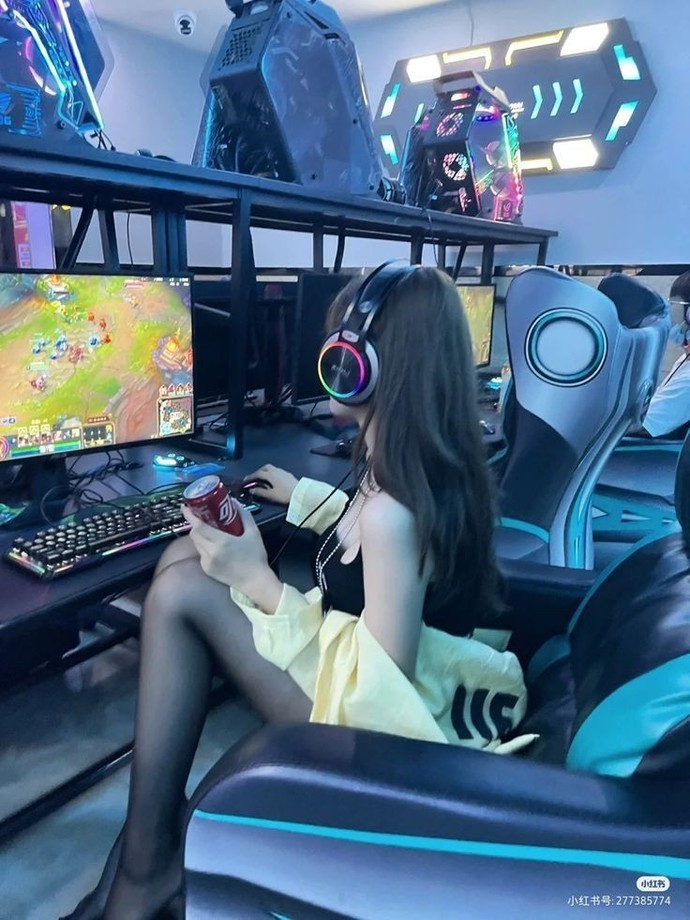 League Of Legends oynayan kızlar size göre iyi midir?