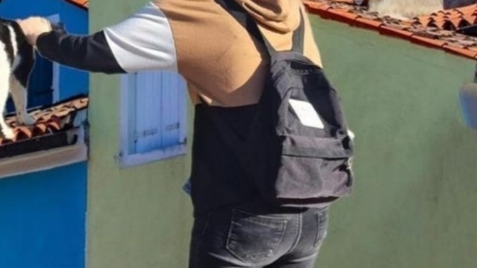Bu sweat ve pantolon renk uyumu nasıl?