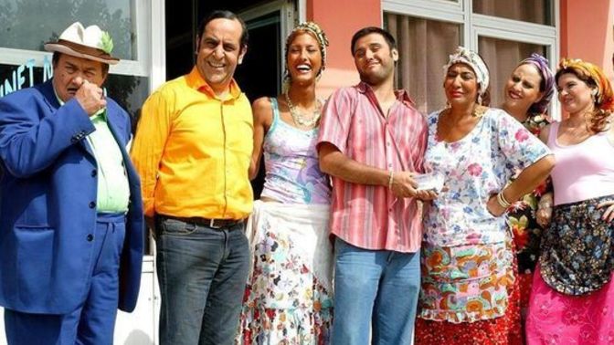 Şimdiki diziler mi yoksa eski Türk dizileri mi?
