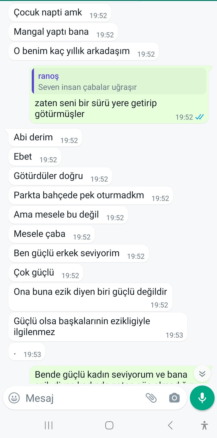Arkadaşını sevgilisine savunan kızdan olur mu?