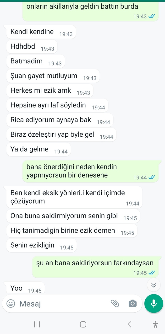 Arkadaşını sevgilisine savunan kızdan olur mu?