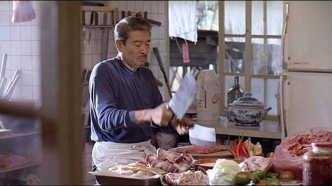 Ben et yemiyorum ama kocam etleri sen keseceksin diyor. Yardım etmek zorunda mıyım?