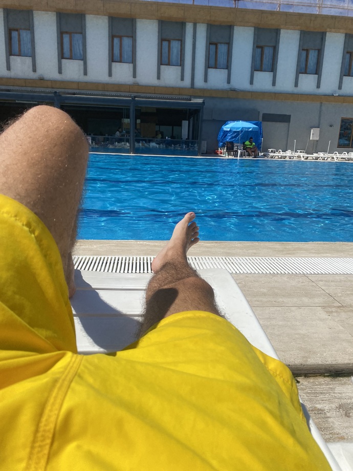 Bayram gününde benim gibi evde tıkılan sadece benmiyim?