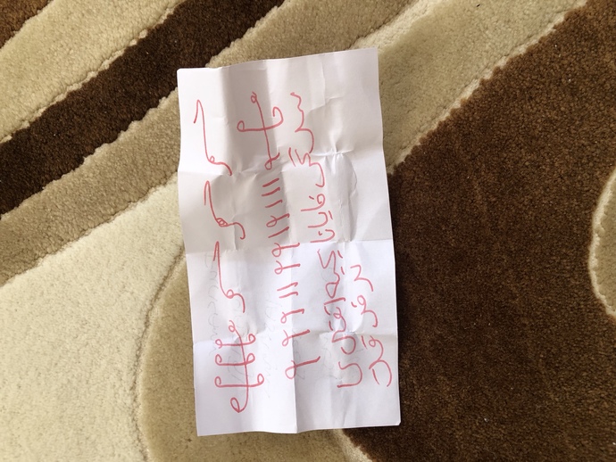 Yastığımdan muska buldum. Ne yapayım?